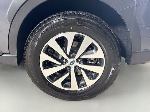 Used 2023 Subaru Outback Premium image 29