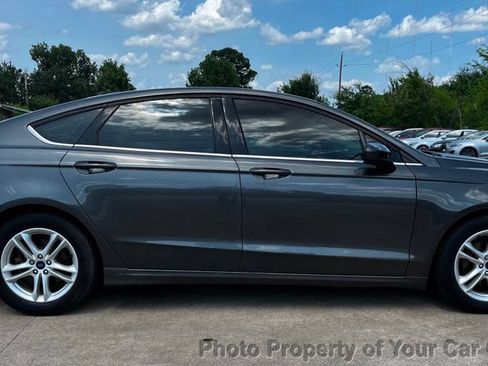 Used 2018 Ford Fusion SE w/ Fusion SE Technology Package FWD image 5