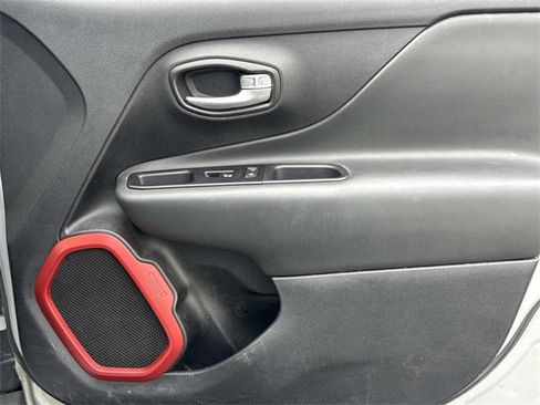 Used 2020 Jeep Renegade Trailhawk w/ UConnect 8.4 Nav Group image 18