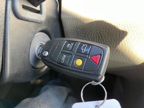 Used 2005 Volvo XC70 image 45