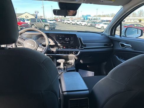 Used 2024 Kia Sportage LX image 14