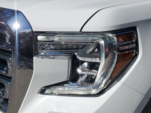 Certified 2022 GMC Sierra 1500 SLT w/ SLT Convenience Package image 9