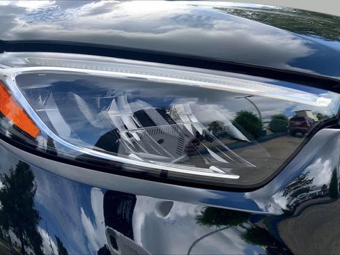 Used 2024 Mercedes-Benz GLC 300 4MATIC image 27