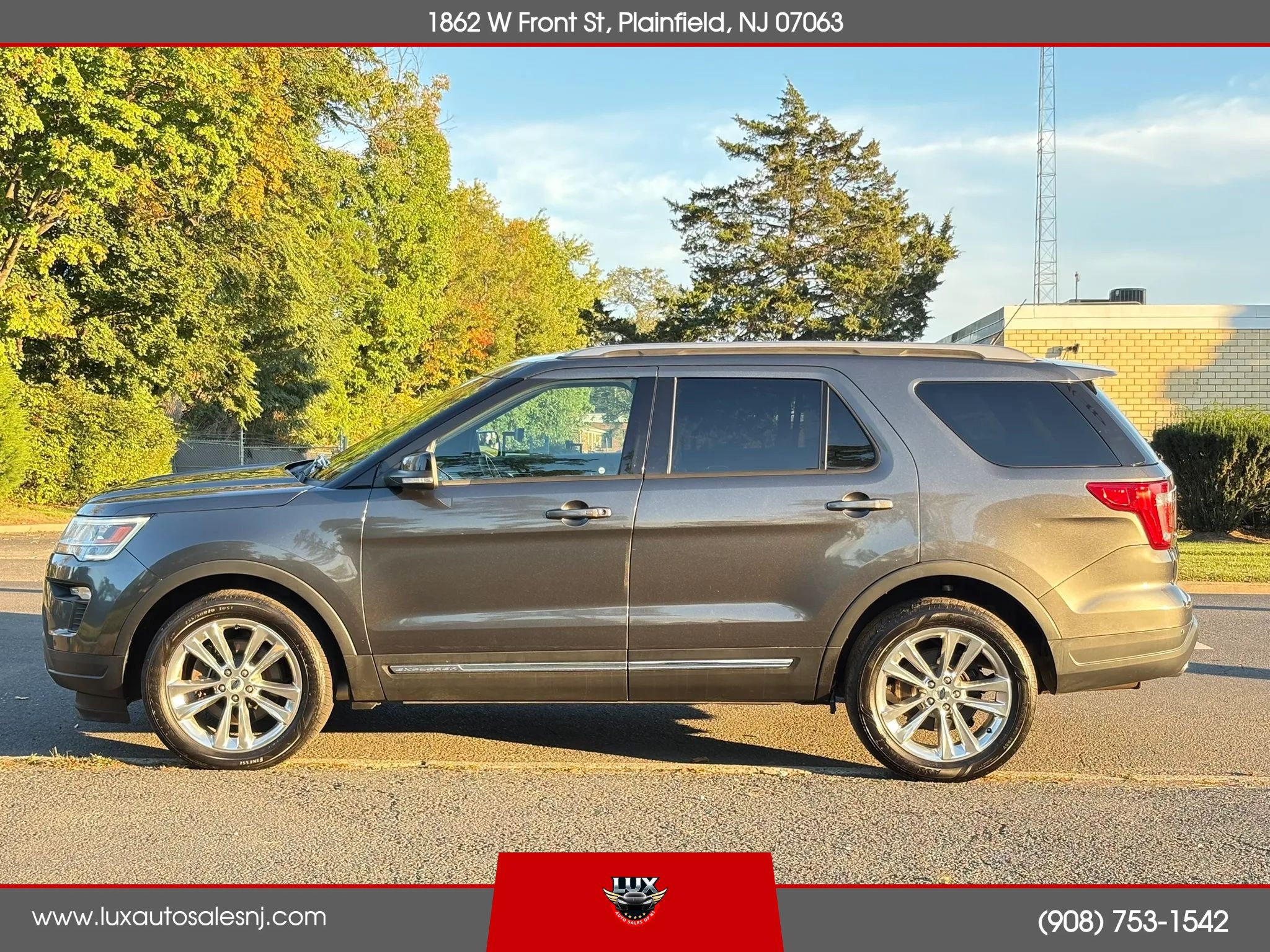 Used 2018 Ford Explorer XLT w/ Equipment Group 202A AWD/4WD image 8