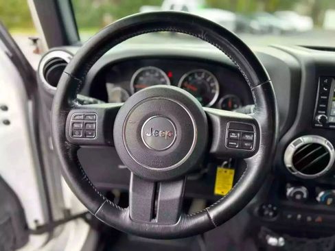 Used 2015 Jeep Wrangler Unlimited Sahara w/ Connectivity Group AWD/4WD image 22