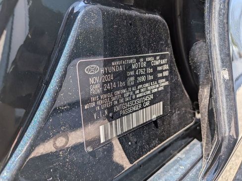 Used 2025 Genesis G70 2.5T RWD image 28