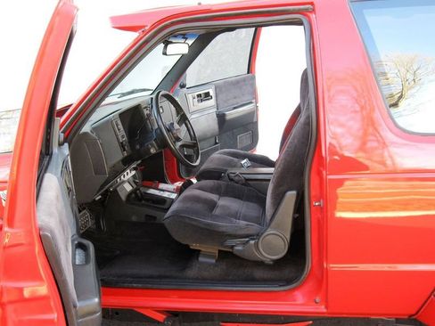 Used 1991 Chevrolet S10 Pickup 4WD 2-Door image 27