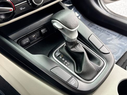 Used 2023 Kia Soul LX w/ LX Technology Package image 12