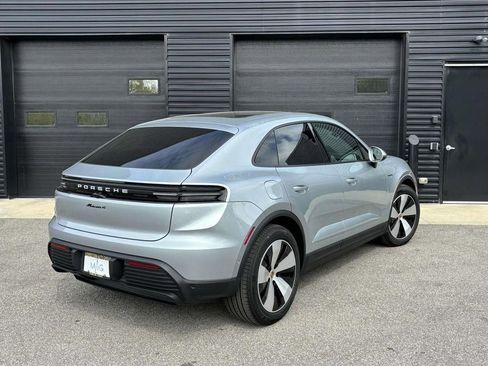 Used 2025 Porsche Macan 4 Electric image 10