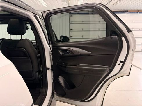 Used 2022 Chevrolet TrailBlazer RS w/ Sun and Liftgate Package AWD/4WD image 8