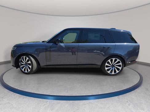 New 2026 Land Rover Range Rover Long Wheelbase SE AWD/4WD image 8