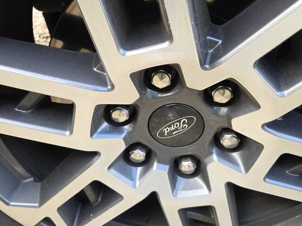 Used 2025 Ford Expedition Active AWD/4WD image 4