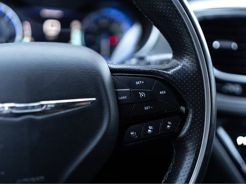 Used 2019 Chrysler Pacifica Limited w/ Advanced Safetytec Group image 13