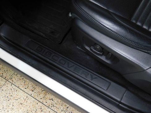 Used 2020 Land Rover Discovery Sport SE AWD/4WD image 23