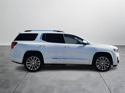Used 2023 GMC Acadia Denali image 5