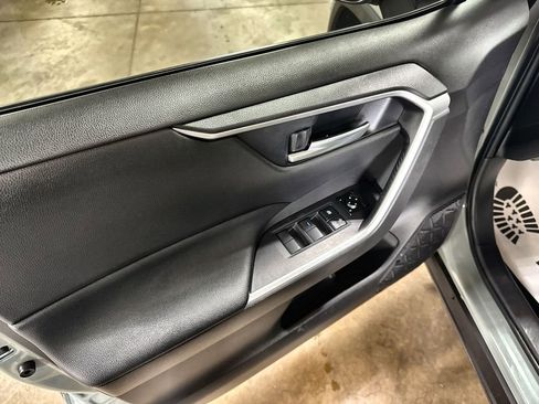 Used 2021 Toyota RAV4 XLE w/ Convenience Package image 14