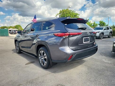 Used 2023 Toyota Highlander XLE image 7