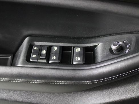 Used 2025 Jeep Grand Cherokee Laredo image 23