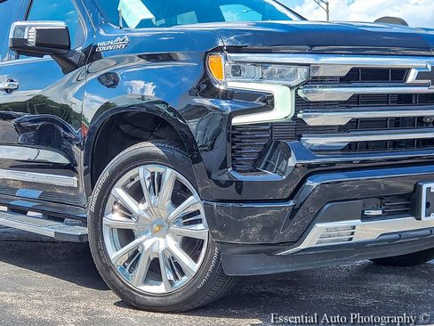 Certified 2023 Chevrolet Silverado 1500 High Country w/ High Country Premium Package AWD/4WD image 3