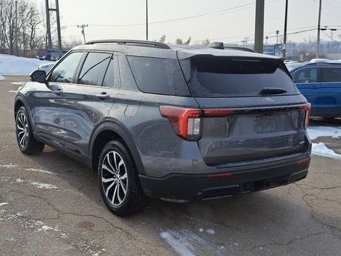 Used 2025 Ford Explorer ST-Line image 3