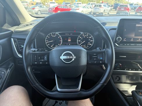 Used 2025 Nissan Rogue SV AWD/4WD image 21