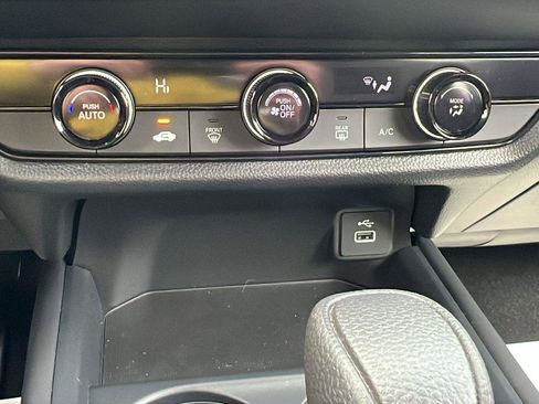 Certified 2025 Honda HR-V LX image 24