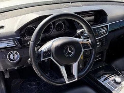 Used 2013 Mercedes-Benz E 350 4MATIC Sedan w/ Premium 1 Pkg image 12