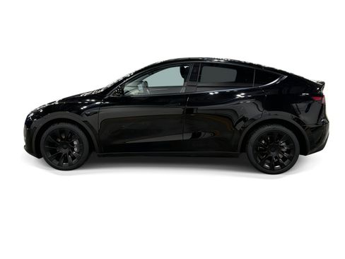 Certified 2023 Tesla Model Y Long Range AWD/4WD image 3