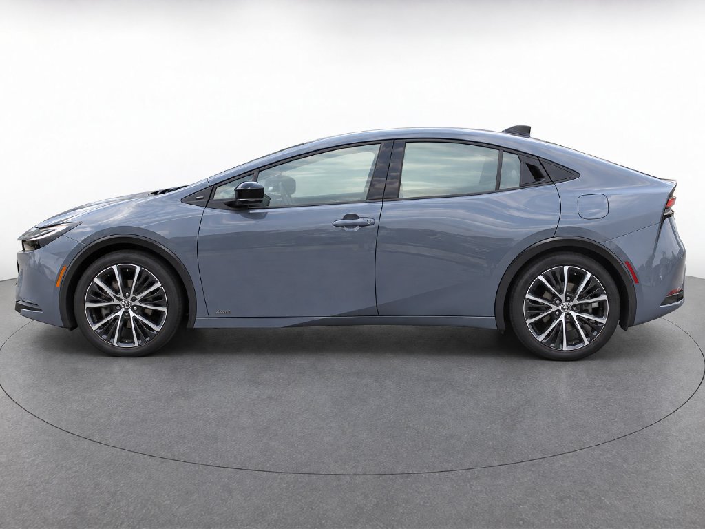 Used 2023 Toyota Prius XLE AWD/4WD image 2