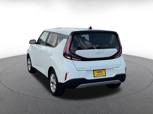 Used 2025 Kia Soul LX w/ LX Technology Package FWD image 9