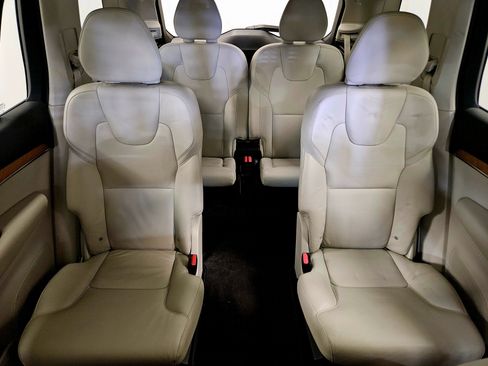 Used 2021 Volvo XC90 T6 Momentum image 37