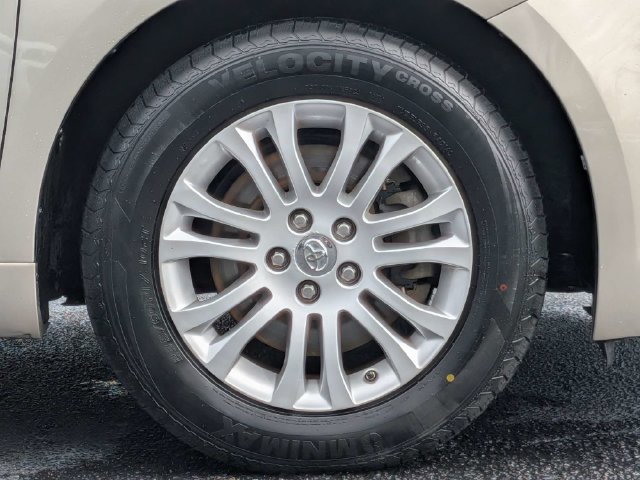 Used 2017 Toyota Sienna XLE FWD image 10