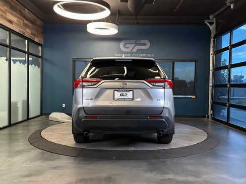 Used 2021 Toyota RAV4 LE FWD image 4