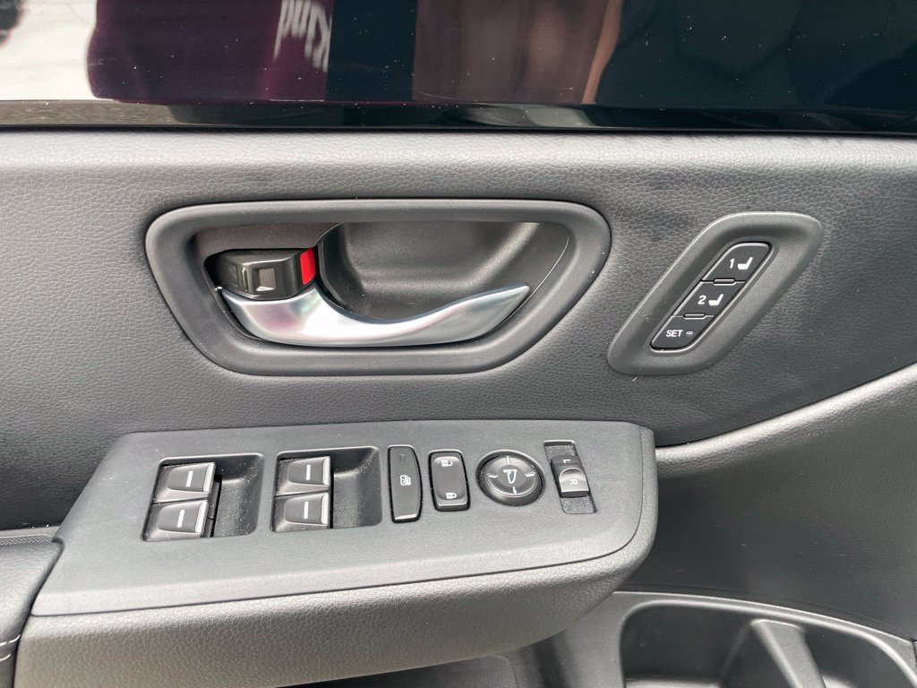 Used 2025 Honda Pilot EX-L image 18