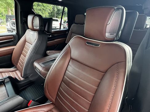 Used 2023 GMC Yukon Denali Ultimate AWD/4WD image 18