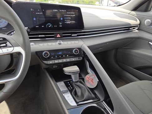Used 2025 Hyundai Elantra SEL FWD image 32