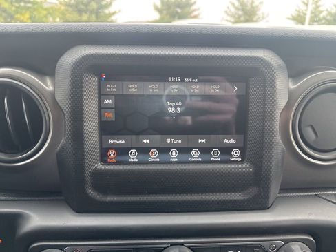 Used 2023 Jeep Gladiator Sport image 24