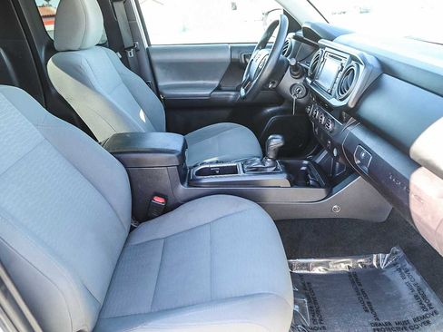 Used 2018 Toyota Tacoma SR image 13