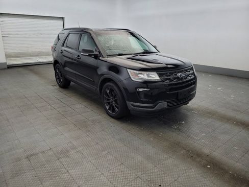 Used 2018 Ford Explorer XLT w/ Equipment Group 202A AWD/4WD image 13