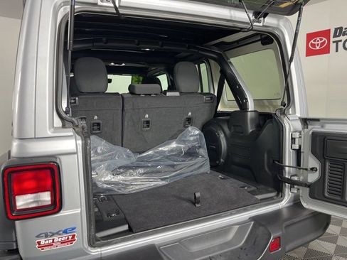 Used 2023 Jeep Wrangler Unlimited w/ Sun & Screen Package image 19