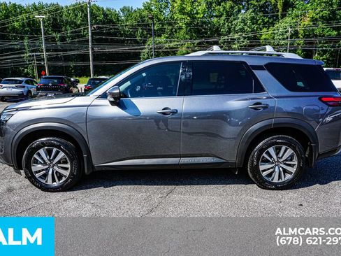 Used 2025 Nissan Pathfinder SL w/ Black Appearance Package FWD image 6