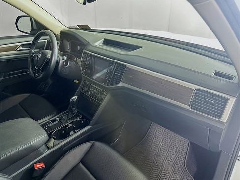 Used 2019 Volkswagen Atlas SEL R-Line image 32