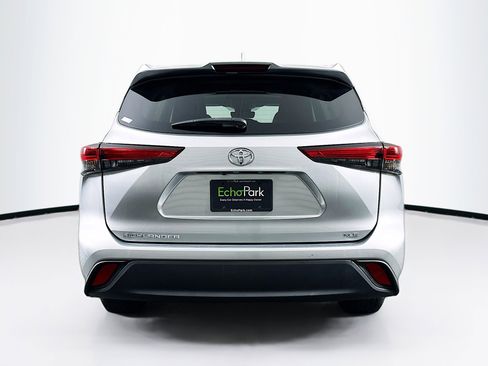 Used 2023 Toyota Highlander XLE image 7