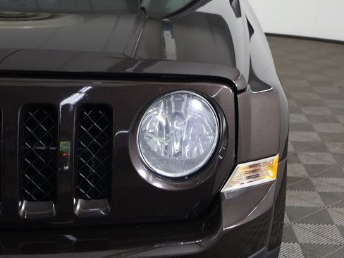 Used 2014 Jeep Patriot Latitude AWD/4WD image 11