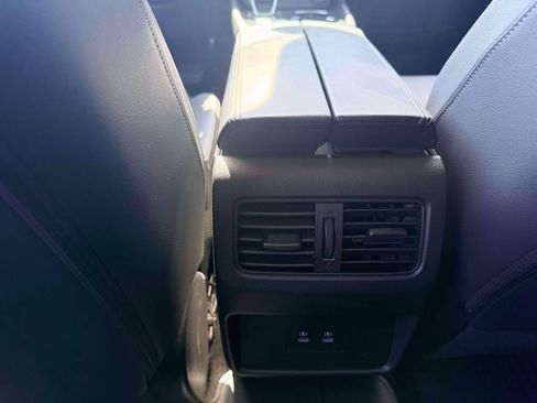 Used 2025 Nissan Rogue SL FWD image 13