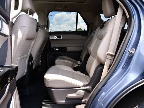 Used 2021 Ford Explorer Platinum w/ Equipment Group 601A AWD/4WD image 21