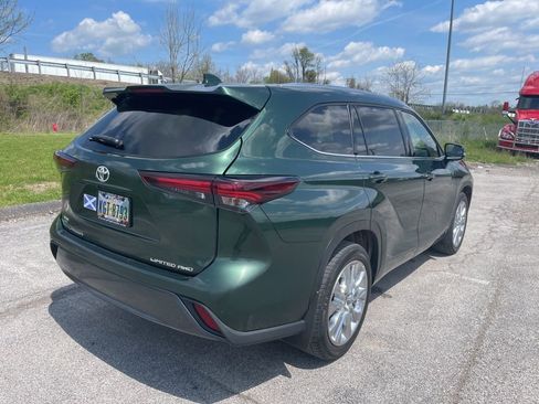 Used 2024 Toyota Highlander Limited AWD/4WD image 6