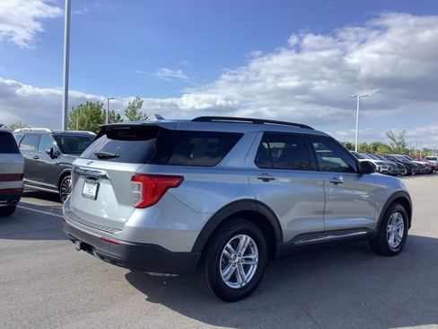 Used 2020 Ford Explorer XLT w/ Comfort Package image 5