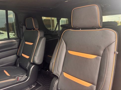 Used 2024 GMC Yukon XL AT4 w/ AT4 Premium Plus Package AWD/4WD image 19