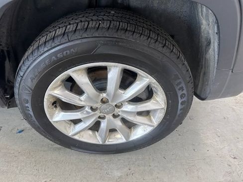 Used 2016 Jeep Cherokee Limited AWD/4WD image 9